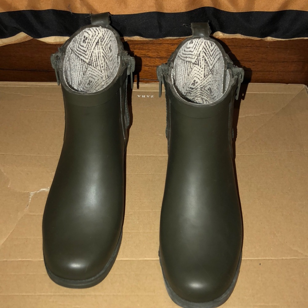 Lucky brand rain boot